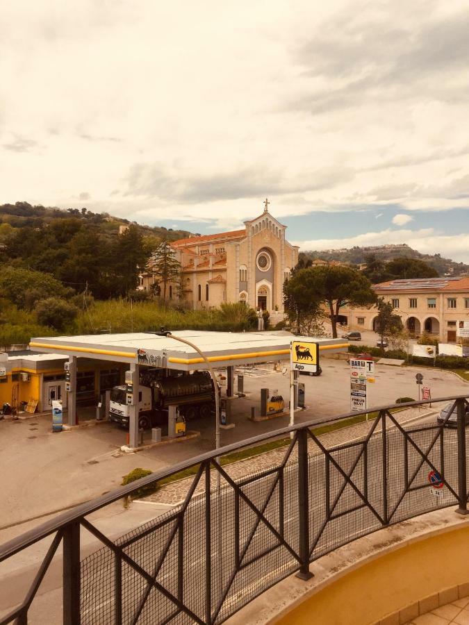 La Perla Appartement Silvi Marina Buitenkant foto